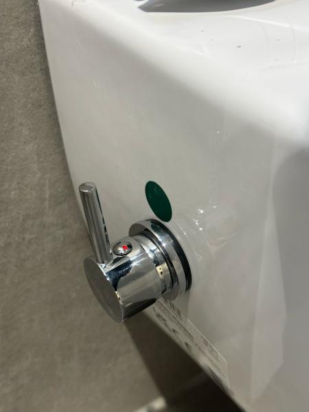 VOKHA Rimmless Design Hänge-WC(Bidet-taharet Funktion) Weiß Toillette Mit Heiß-/Kaltwasser Armatur VOKHA Rimmless Design Hänge-WC(Bidet-taharet Funktion) Weiß Toillette Mit Heiß-/Kaltwasser Armatur